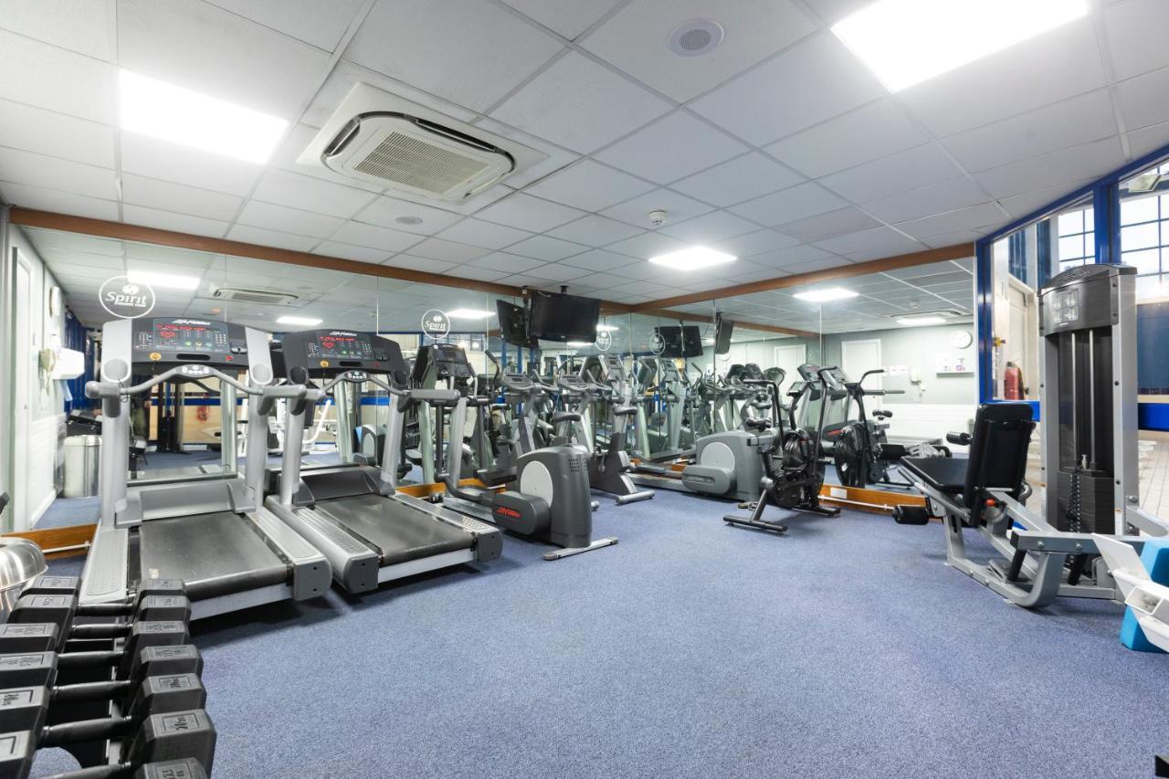 Holiday Inn London Sutton By Ihg Buitenkant foto
