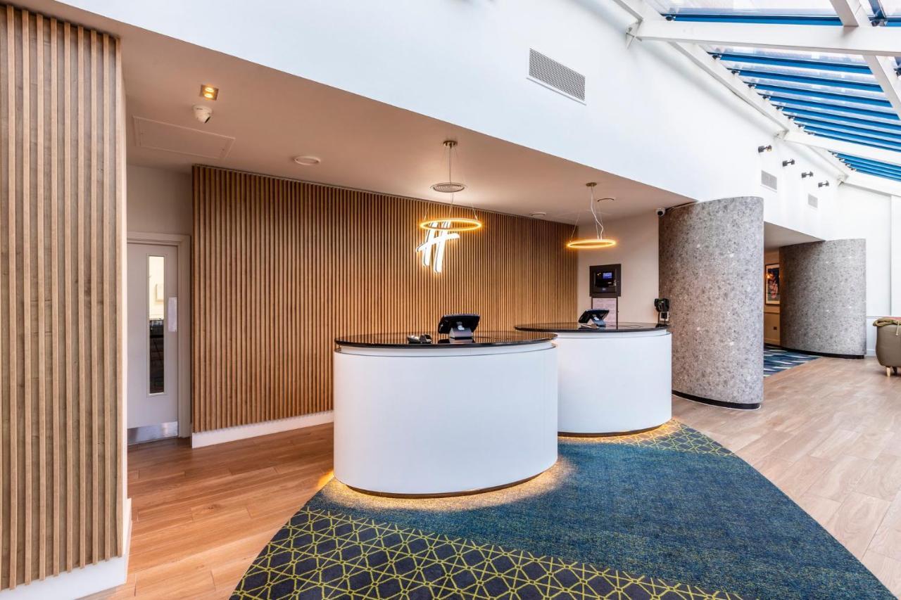 Holiday Inn London Sutton By Ihg Buitenkant foto