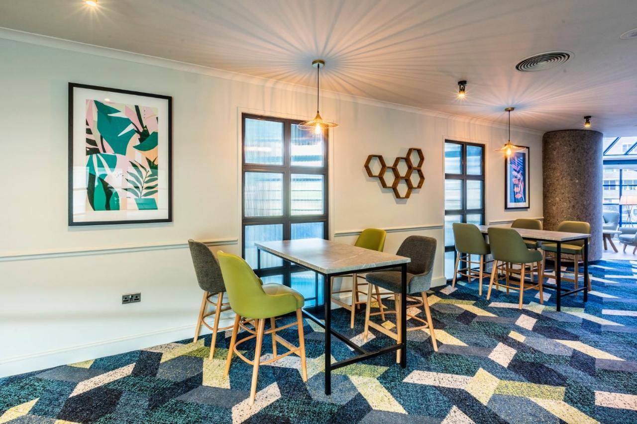 Holiday Inn London Sutton By Ihg Buitenkant foto