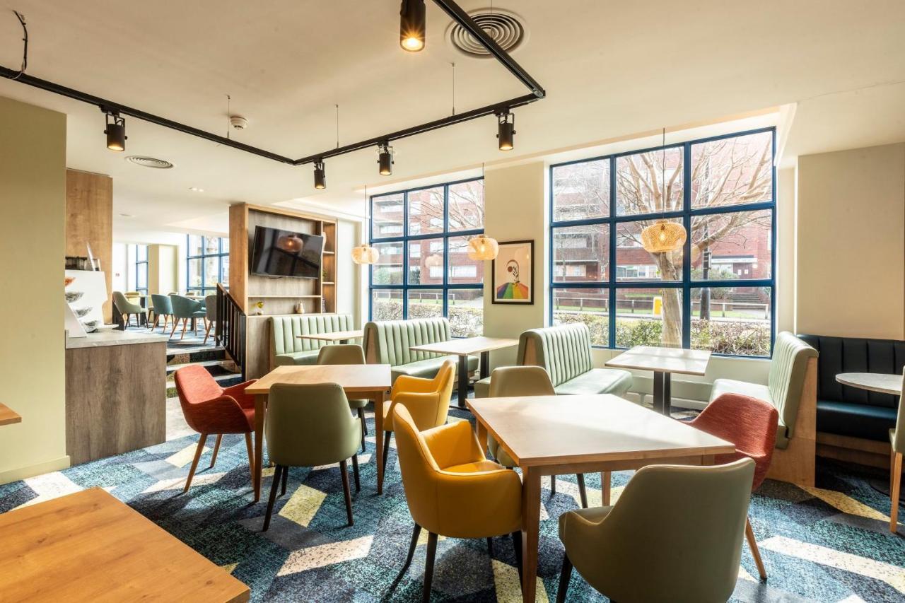 Holiday Inn London Sutton By Ihg Buitenkant foto