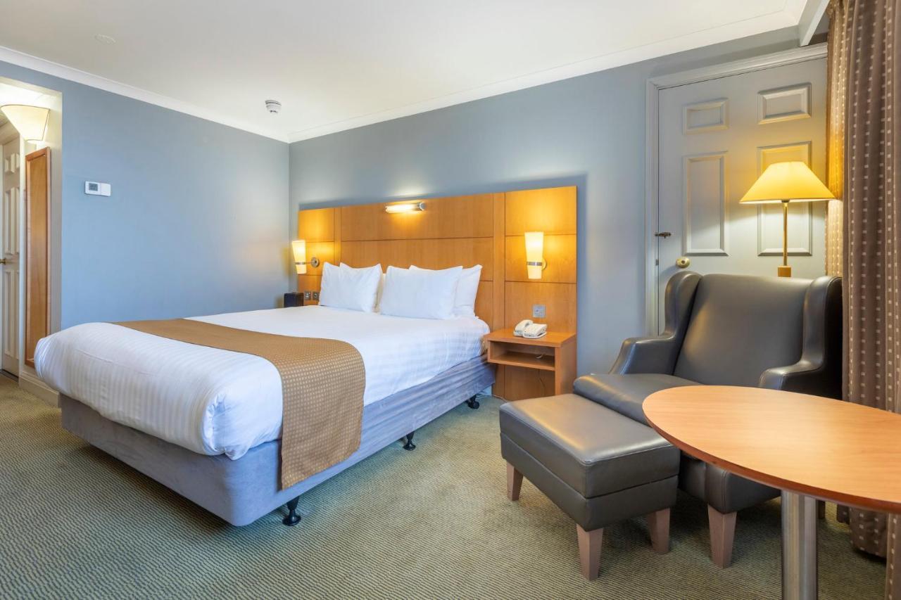 Holiday Inn London Sutton By Ihg Buitenkant foto