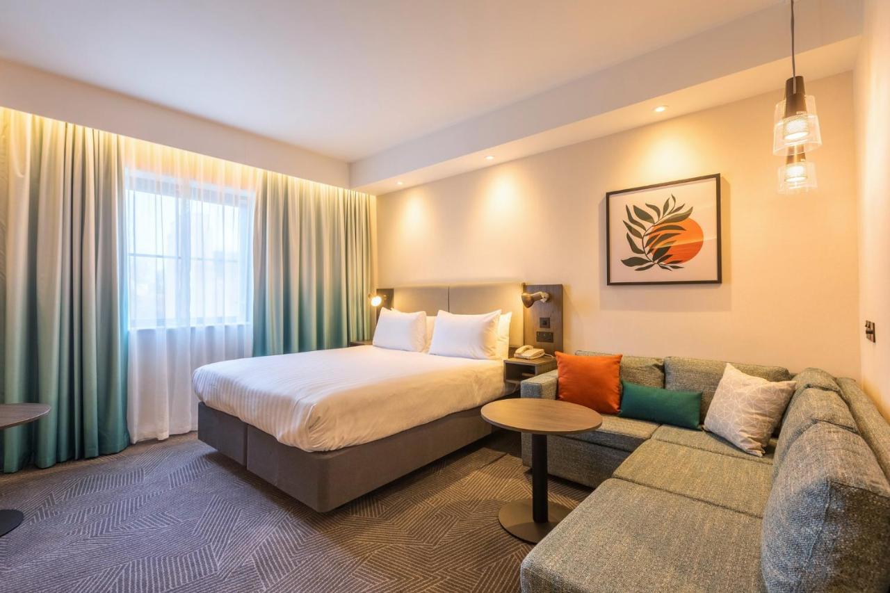 Holiday Inn London Sutton By Ihg Buitenkant foto