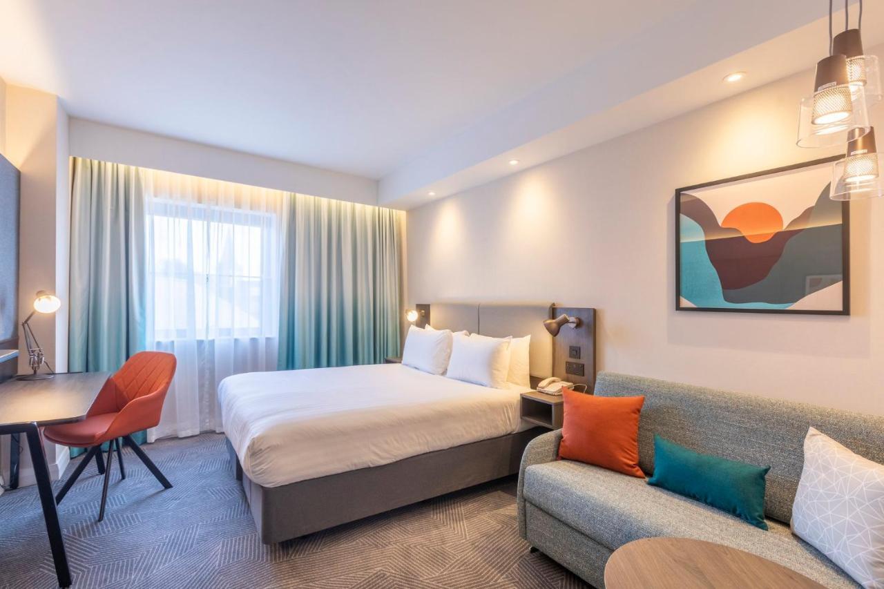 Holiday Inn London Sutton By Ihg Buitenkant foto