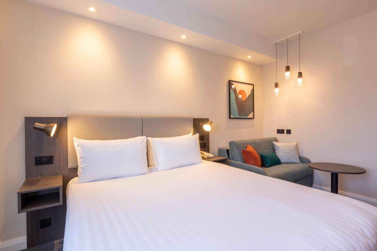 Holiday Inn London Sutton By Ihg Buitenkant foto