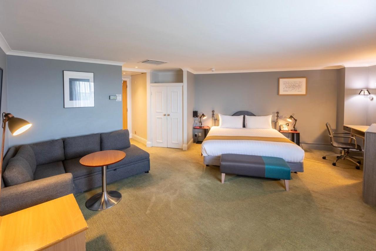 Holiday Inn London Sutton By Ihg Buitenkant foto