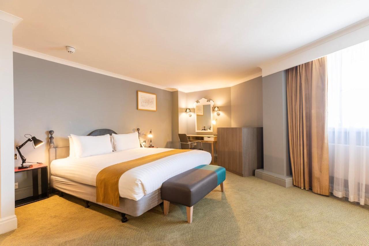 Holiday Inn London Sutton By Ihg Buitenkant foto