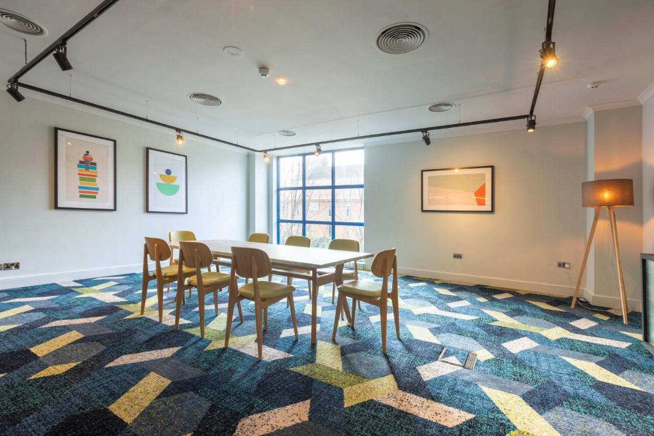 Holiday Inn London Sutton By Ihg Buitenkant foto