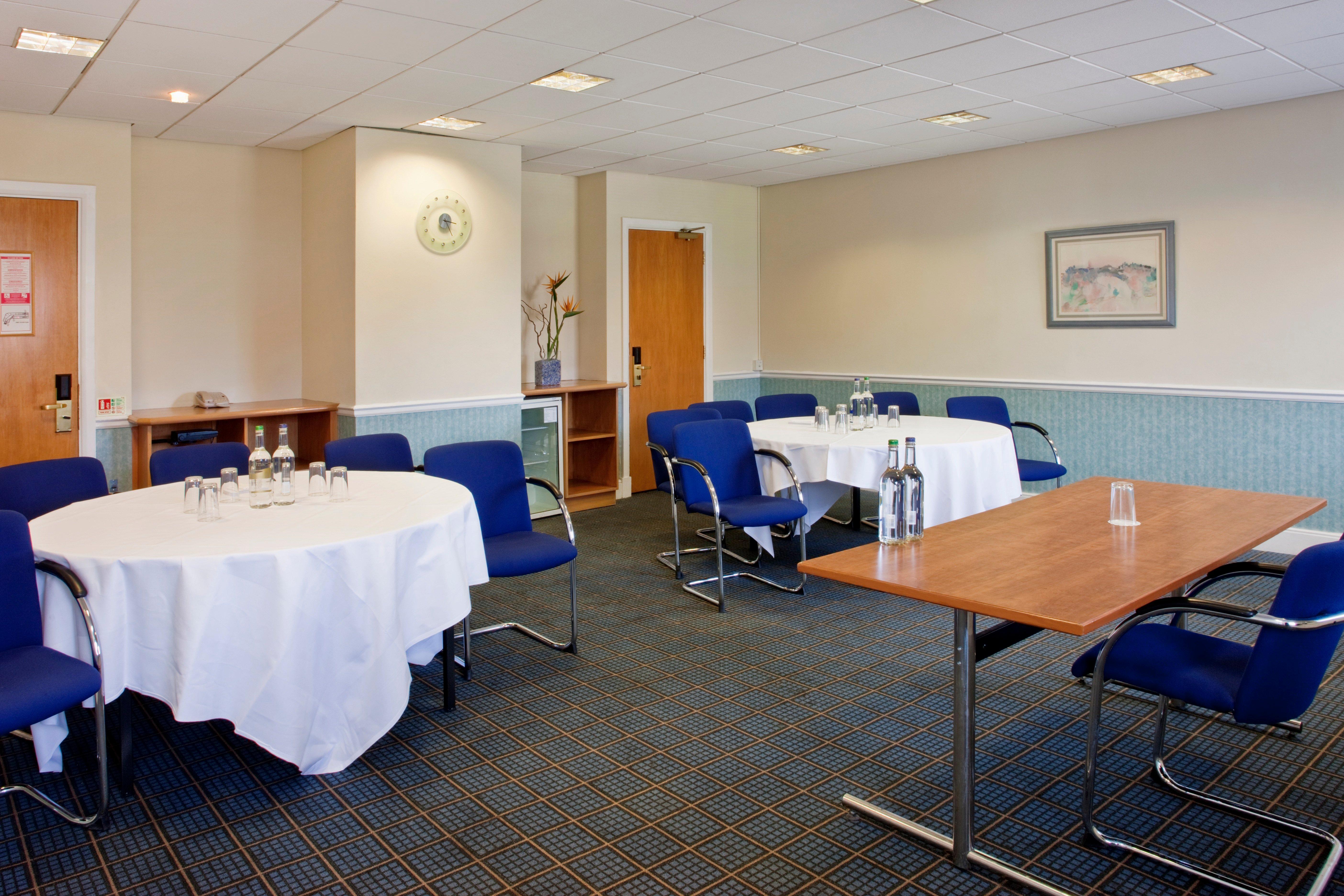 Holiday Inn London Sutton By Ihg Buitenkant foto