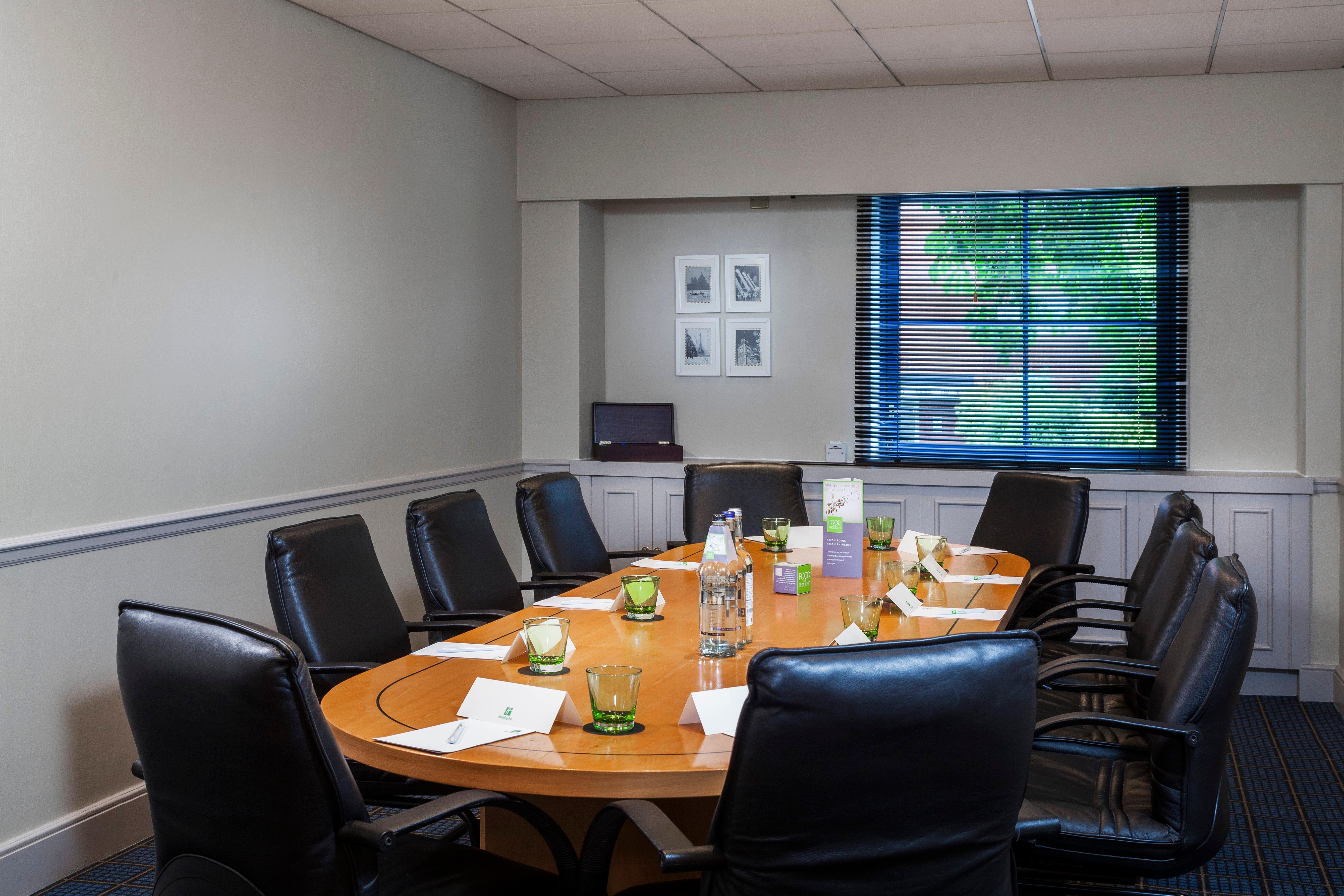Holiday Inn London Sutton By Ihg Buitenkant foto