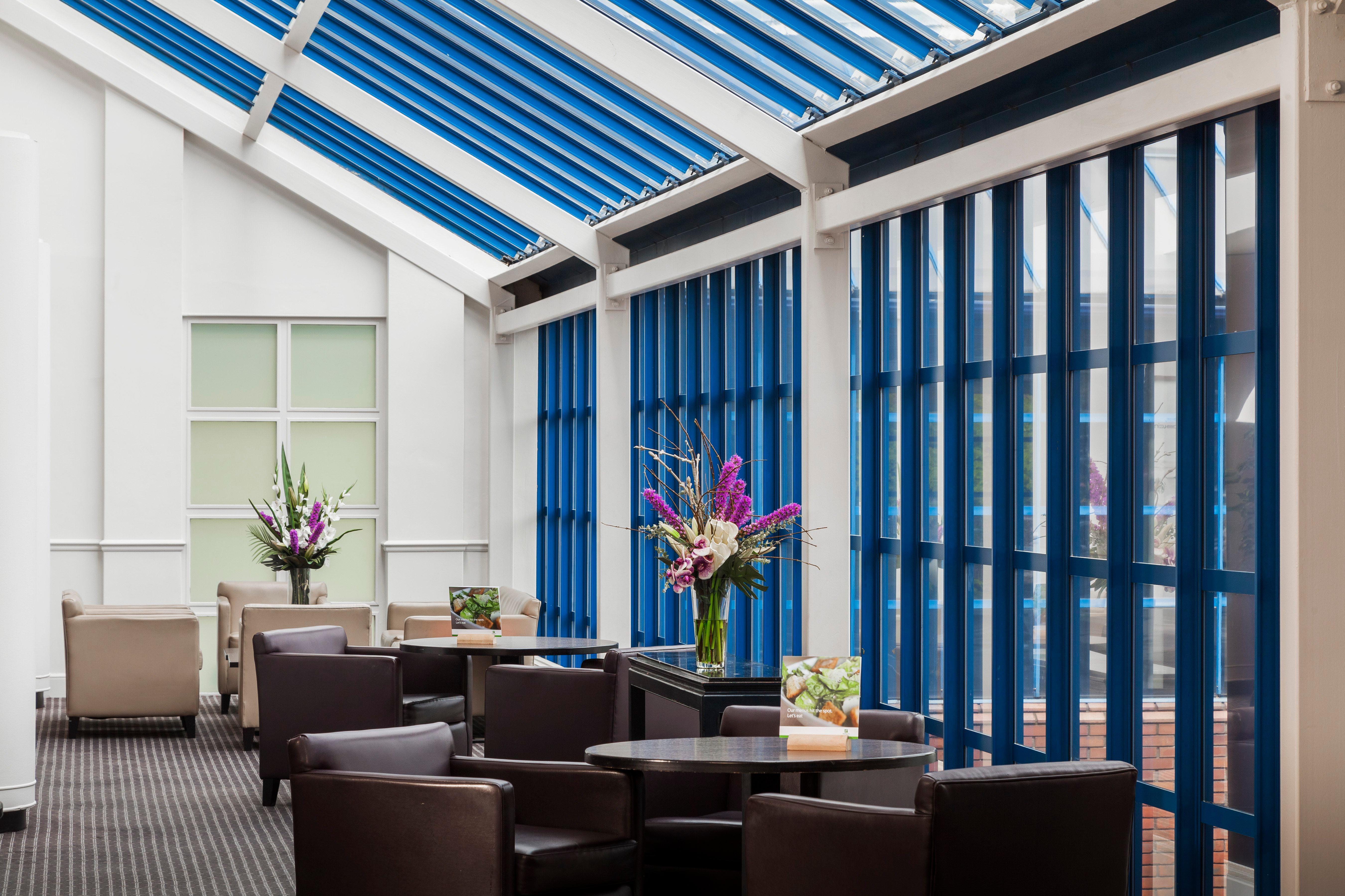Holiday Inn London Sutton By Ihg Buitenkant foto