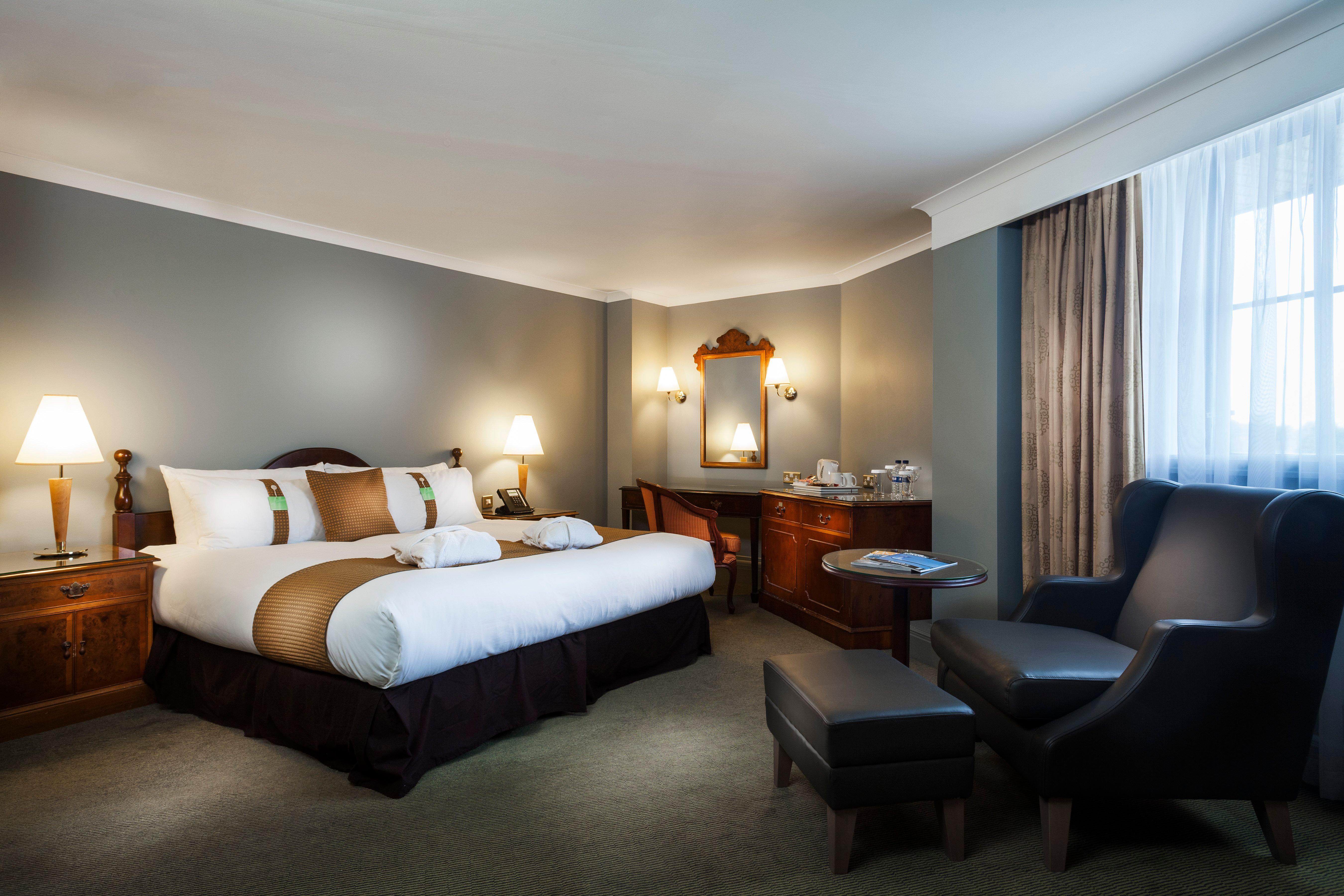 Holiday Inn London Sutton By Ihg Buitenkant foto