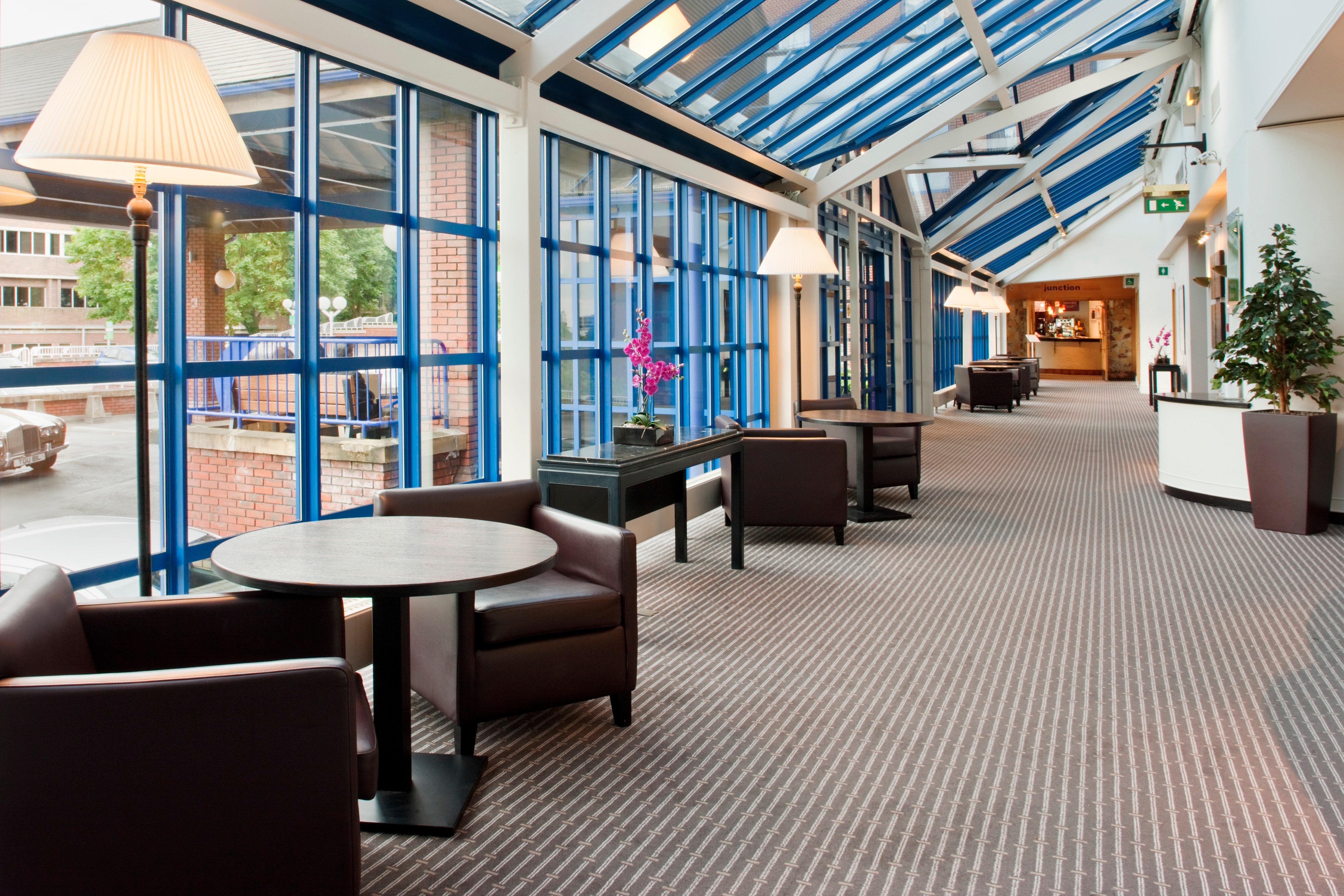 Holiday Inn London Sutton By Ihg Buitenkant foto