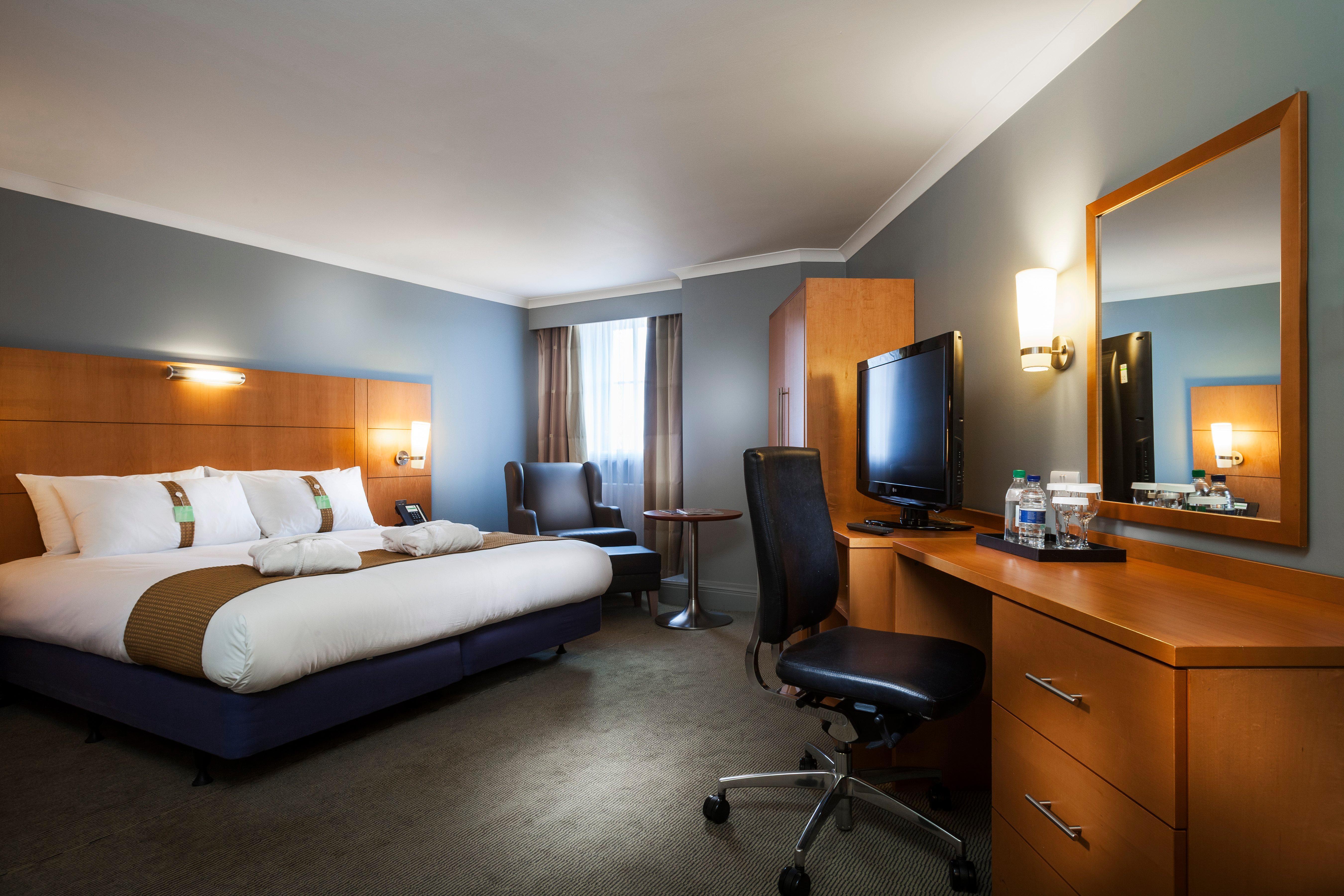 Holiday Inn London Sutton By Ihg Buitenkant foto
