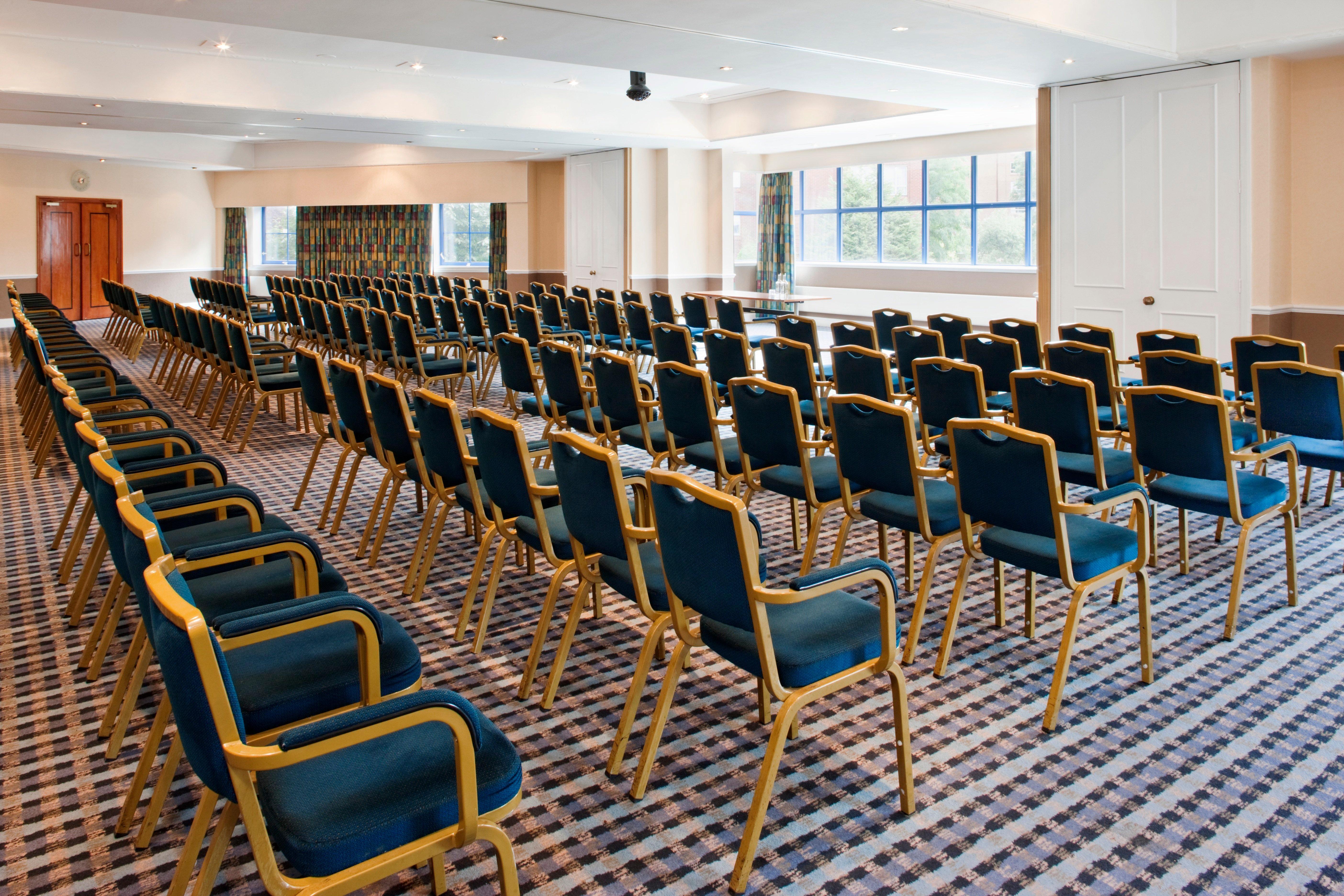 Holiday Inn London Sutton By Ihg Buitenkant foto