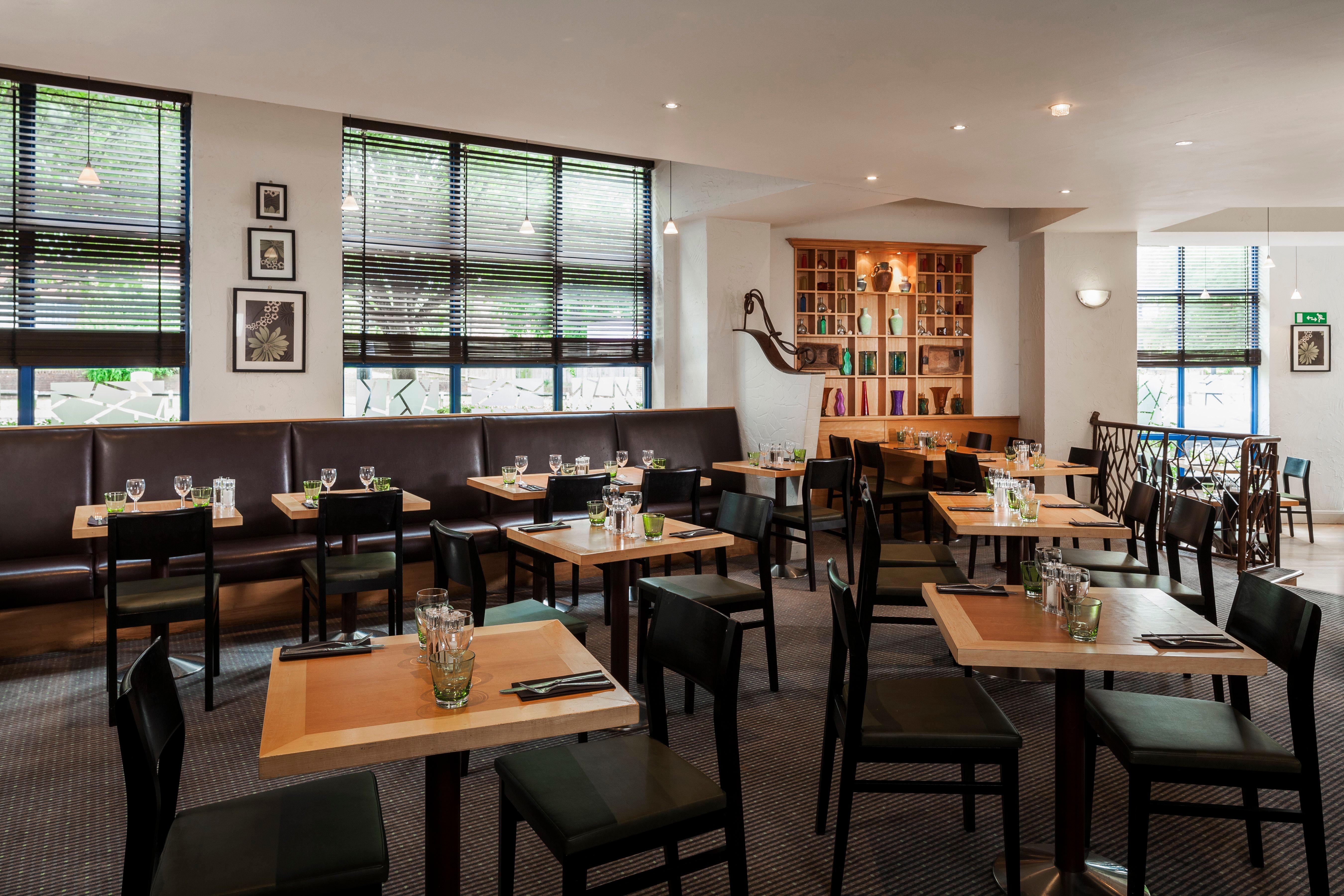 Holiday Inn London Sutton By Ihg Buitenkant foto